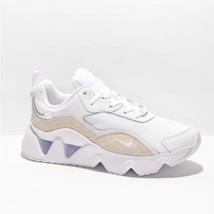 Nike RYZ Sneakers